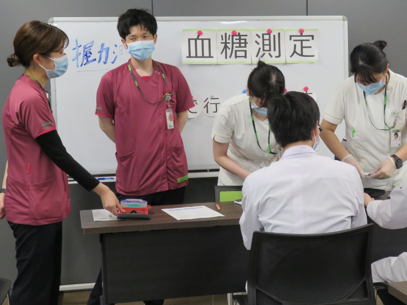 血圧測定中の写真